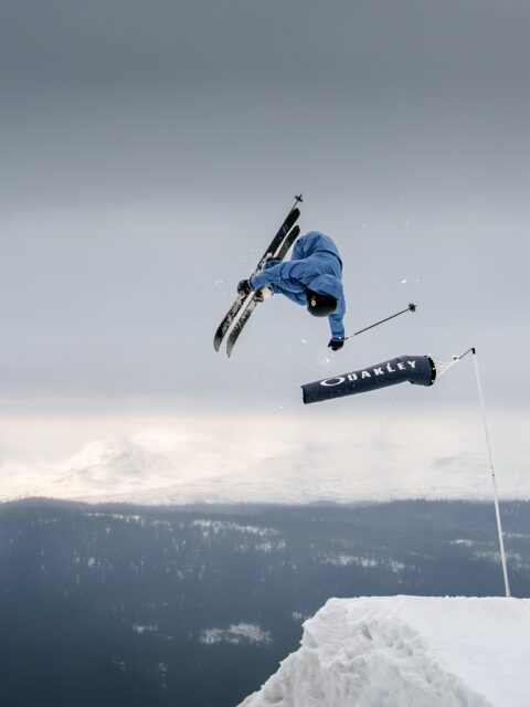 ”Partylaps in Åre, Sweden”
with @carlregner & @maxx_palm
~
~
~
~
~
@redbullsweden @are.snowpark.crew @oakleyskiing @peakperformance @armadaskis
#peakperformance #oakley #head #armada #winter