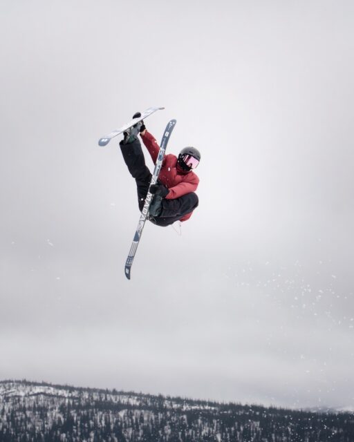 ”Armada skiing”
with @paulrichrd
~
~
~
~
~
#armadaskis #armada #oakley #poc #freestyleskiing